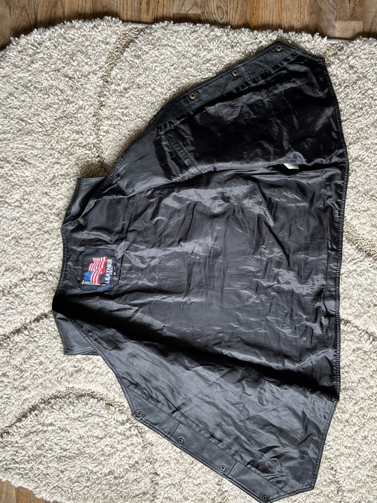 Black Leather Vest with USA Eagle Patch - Picture 4 of 8